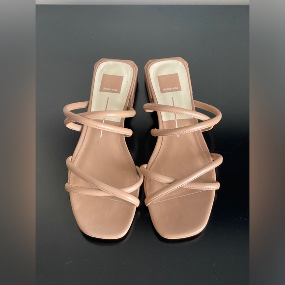 Dolce Vita Hapi Sandal - Picture 4 of 4